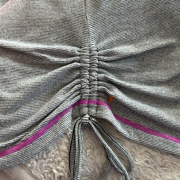 Lucy tech shirt with dashing stripes - Picture 7 of 8